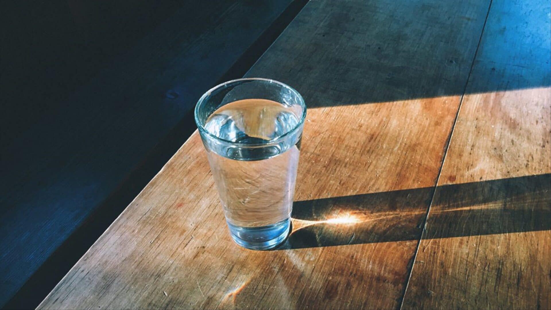 Стакан воды калории. Water Glass on Table. Water on the Table.